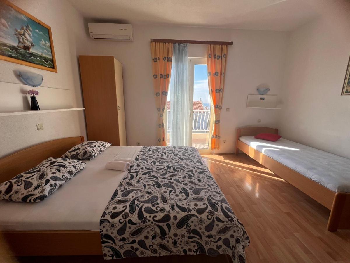 Apartments Jurisic Baska Voda Bagian luar foto