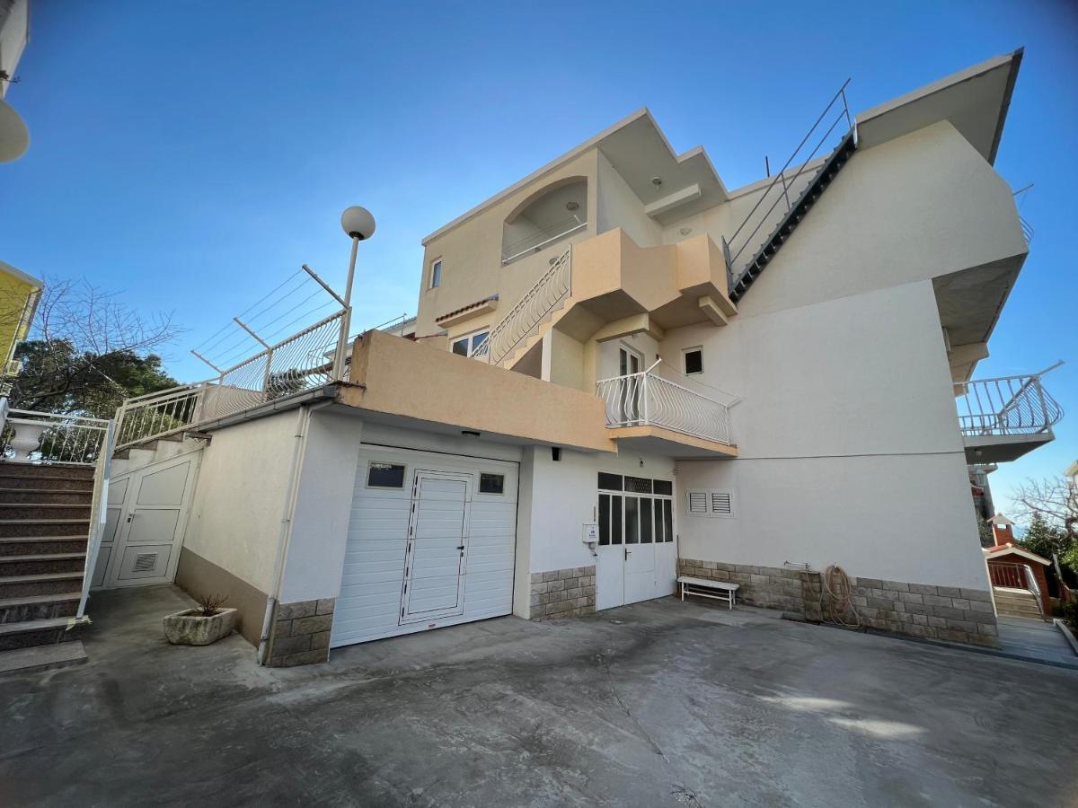 Apartments Jurisic Baska Voda Bagian luar foto